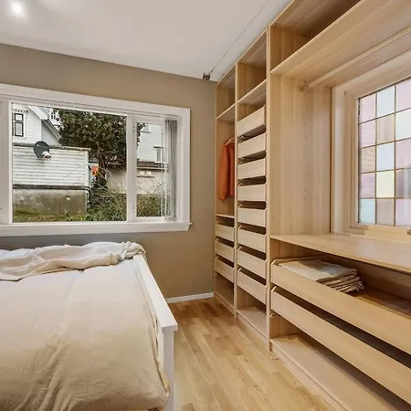 Is Bergen, 2 Min Walk To Everything Appartement Bergen