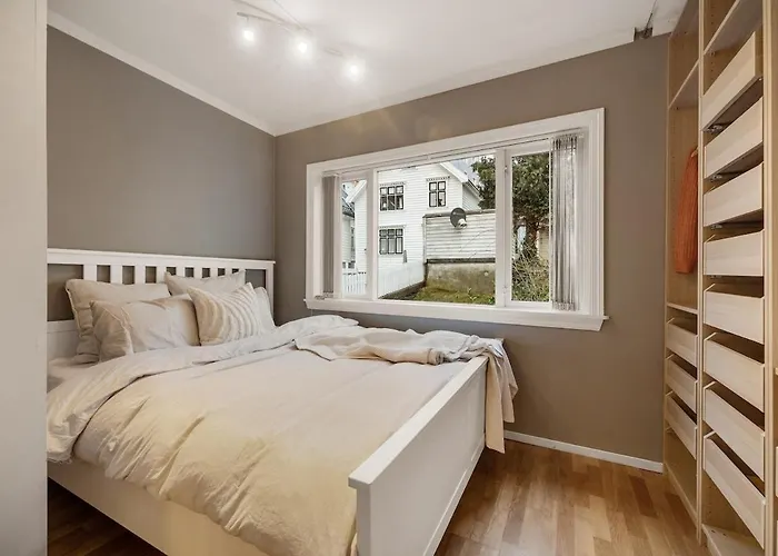 Is Bergen, 2 Min Walk To Everything Bergen